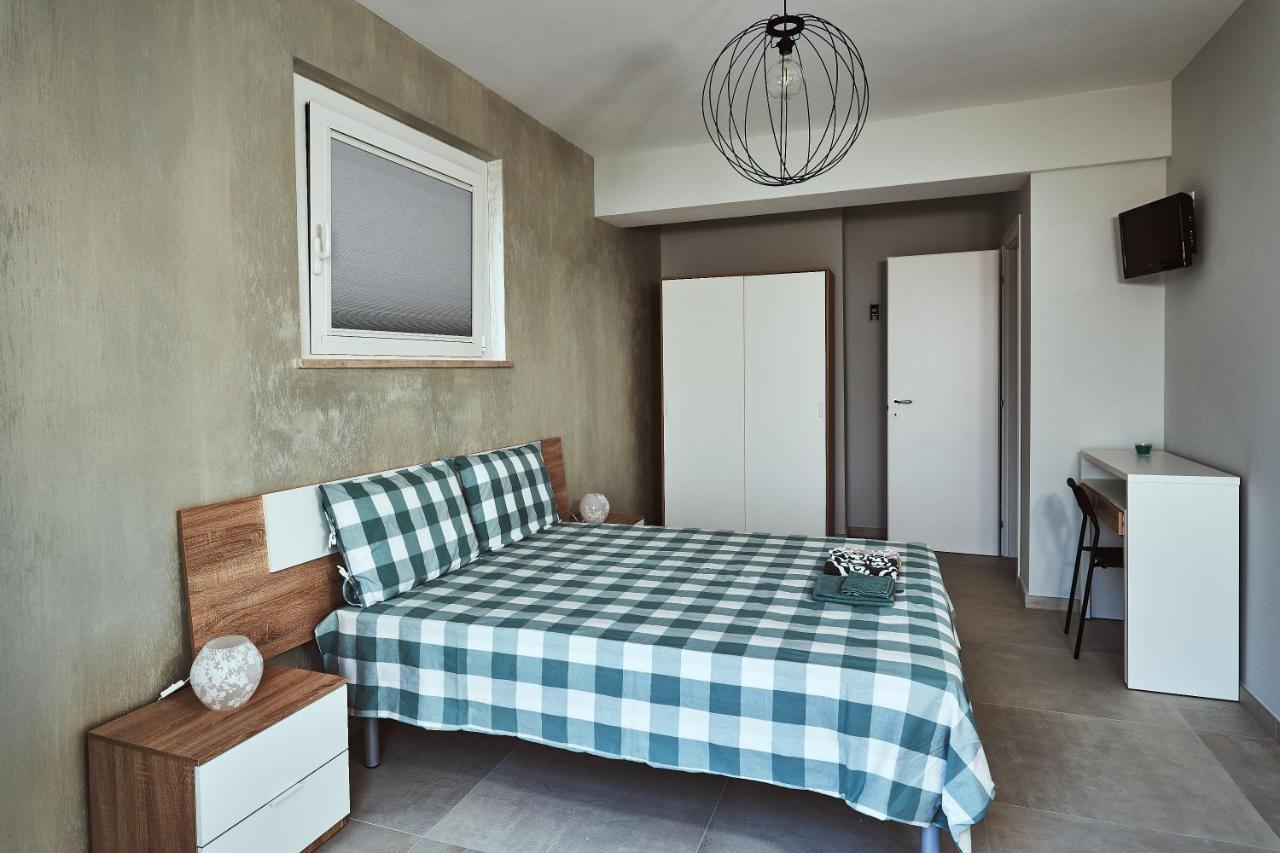 B&B Al Chicco D'Uva Morro dʼAlba Exteriör bild